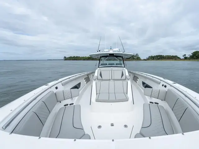 Pursuit S 428 Sport