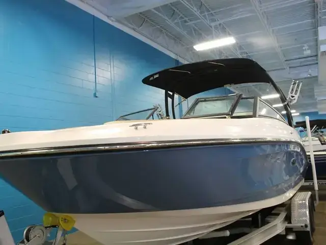 Sea Ray SPX 230