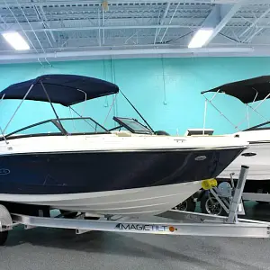 2018 Sea Ray 230 SPX