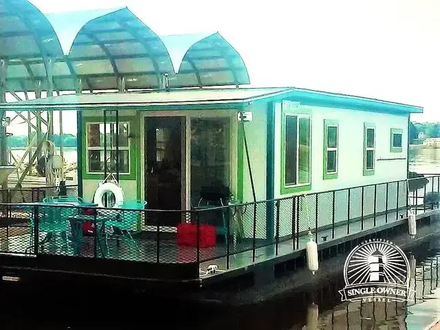 Custom Boats 50-Foot Houseboat