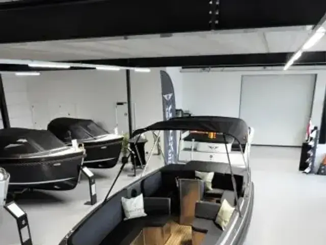 Luxury Tender 65