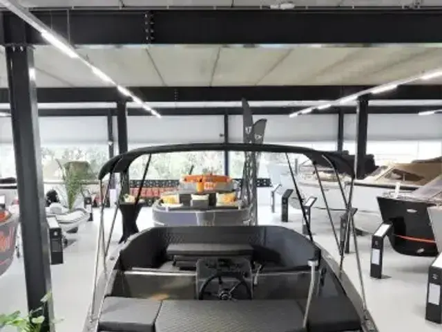 Luxury Tender 65