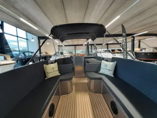 Luxury Tender 65