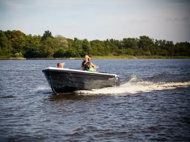 Topcraft 605 Tender