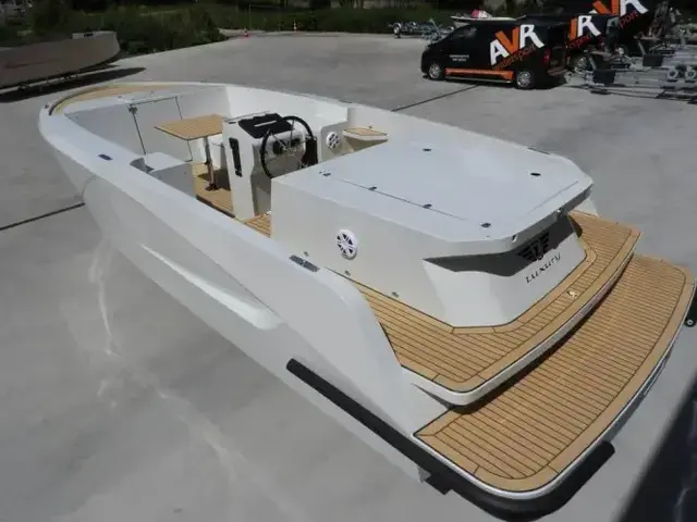 Luxury Tender 77