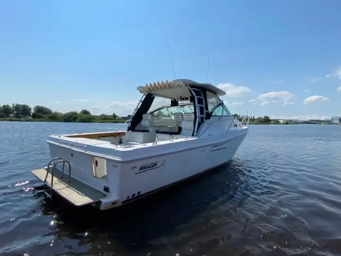 2005 Boston Whaler defiance 34