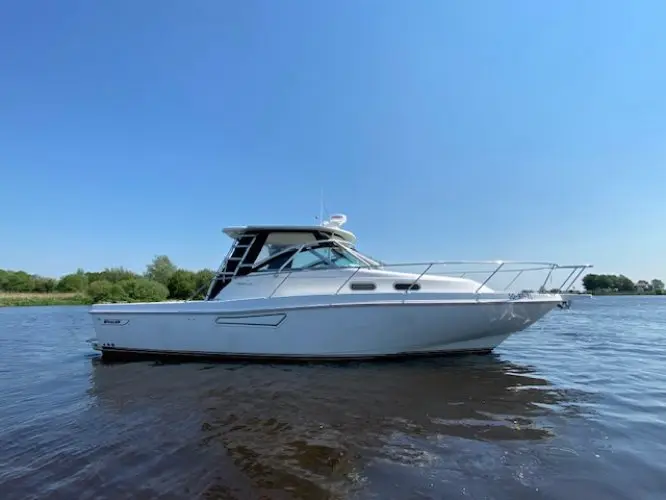 2005 Boston Whaler defiance 34