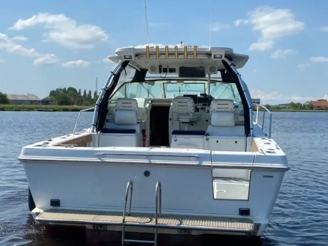 2005 Boston Whaler defiance 34