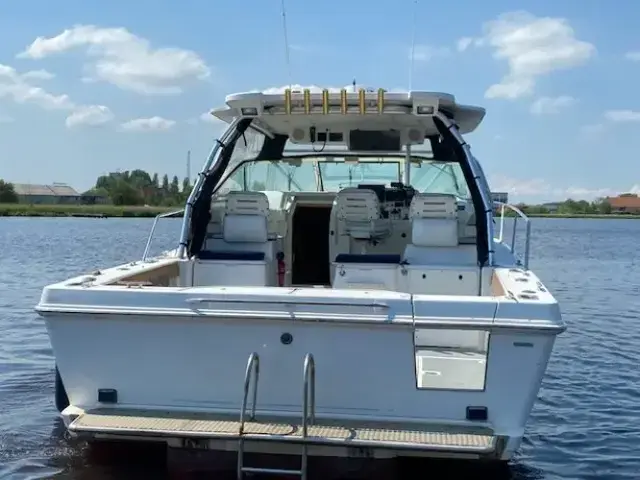 Boston Whaler Defiance 34