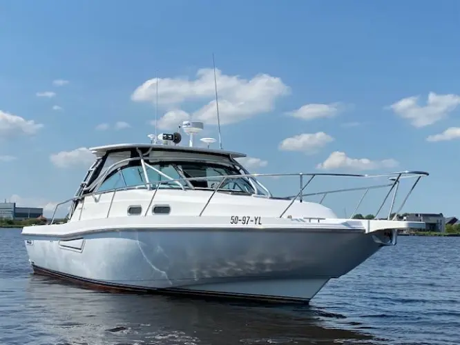 2005 Boston Whaler defiance 34