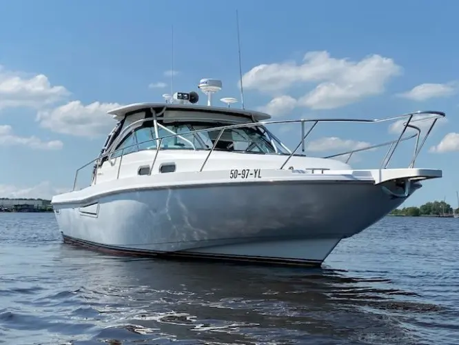 2005 Boston Whaler defiance 34