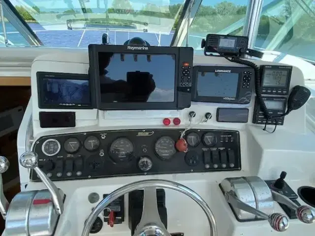 Boston Whaler Defiance 34