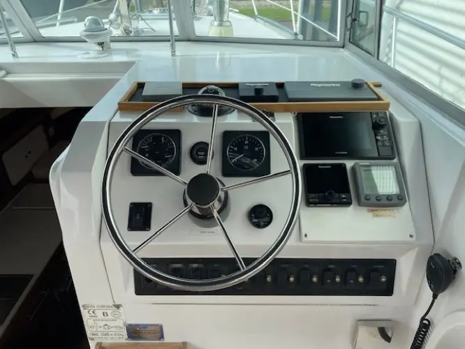 1999 Luhrs mainship 30 pilot