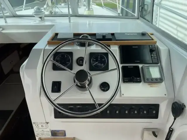 Luhrs Mainship 30 Pilot