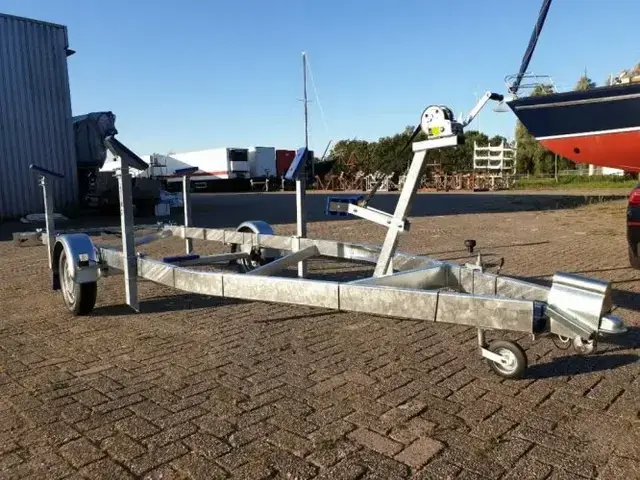 ZEILBOOT TRAILER 1350 BUDGET