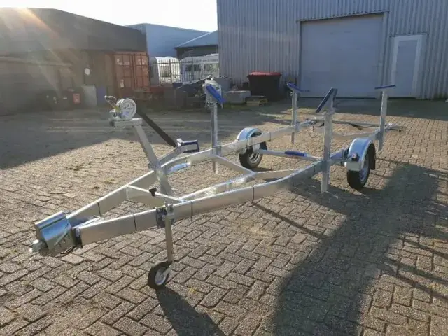 ZEILBOOT TRAILER 1350 BUDGET