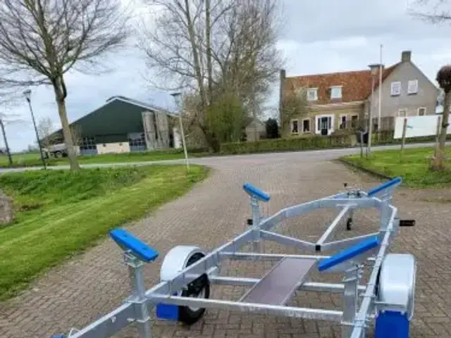 ZEILBOOT TRAILER 1350 PLANK