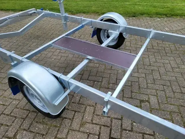 ZEILBOOT TRAILER 1350 PLANK