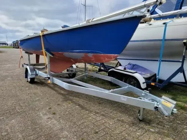 ZEILBOOT TRAILER 750 PLANK