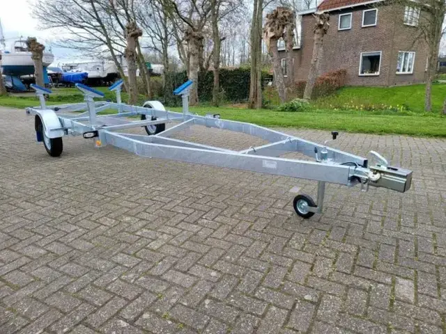 ZEILBOOT TRAILER 750 PLANK