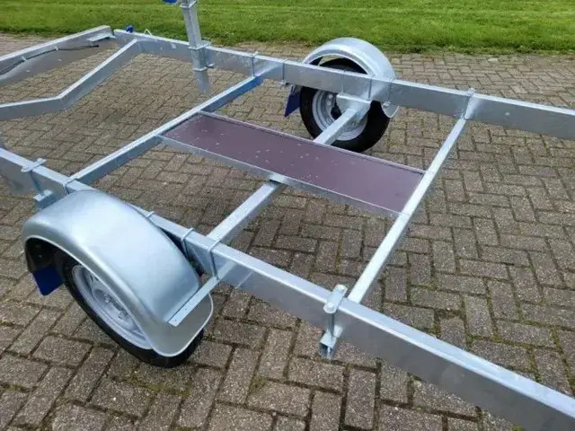 ZEILBOOT TRAILER 750 PLANK