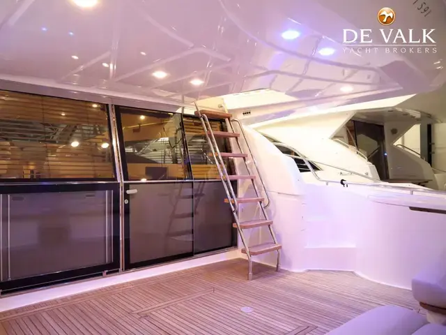 Ferretti Yachts 592