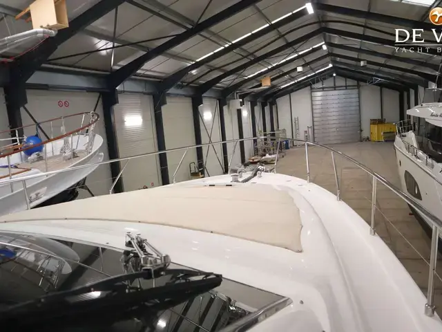 Ferretti Yachts 592