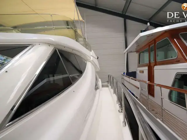 Ferretti Yachts 592