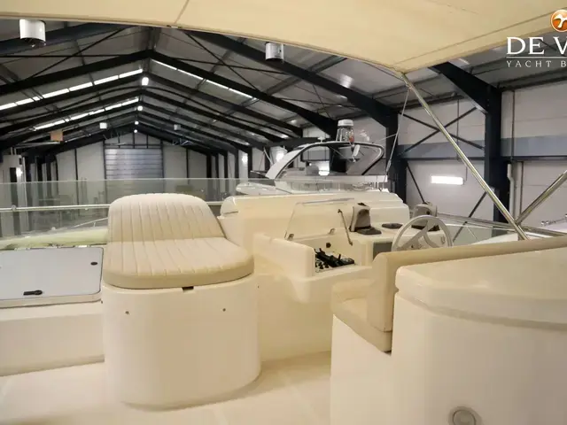 Ferretti Yachts 592