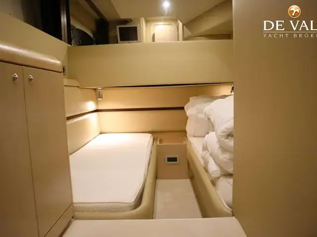 Ferretti Yachts 592