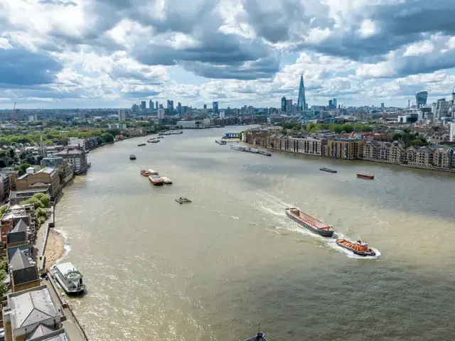 Thames Houseboat