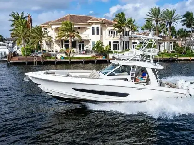 Boston Whaler 420 Outrage