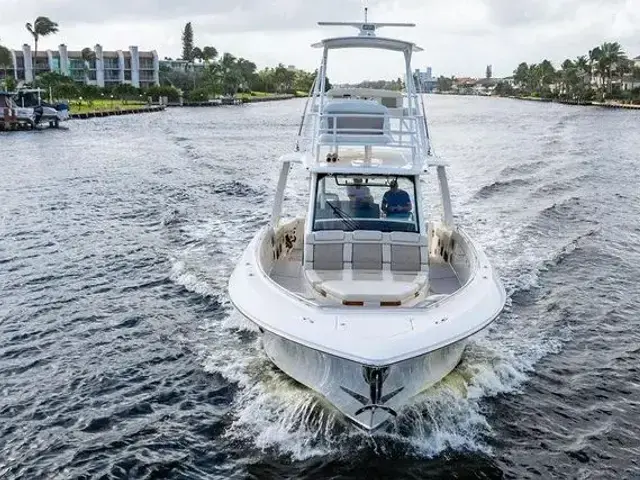 Boston Whaler 420 Outrage