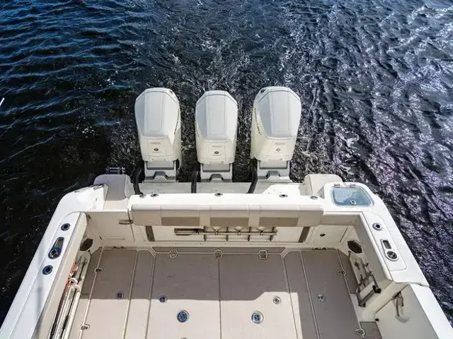 Boston Whaler 420 Outrage