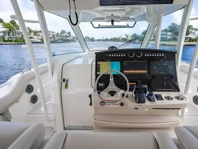 Boston Whaler 420 Outrage