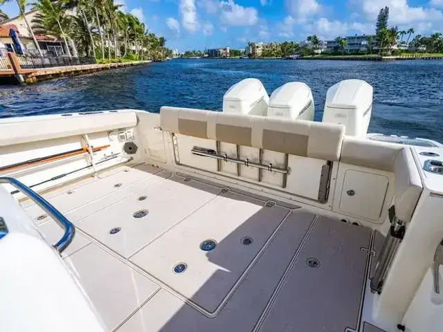 Boston Whaler 420 Outrage