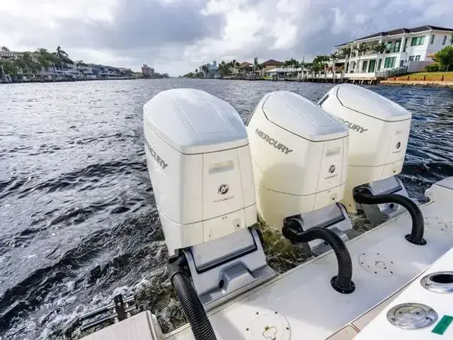 Boston Whaler 420 Outrage