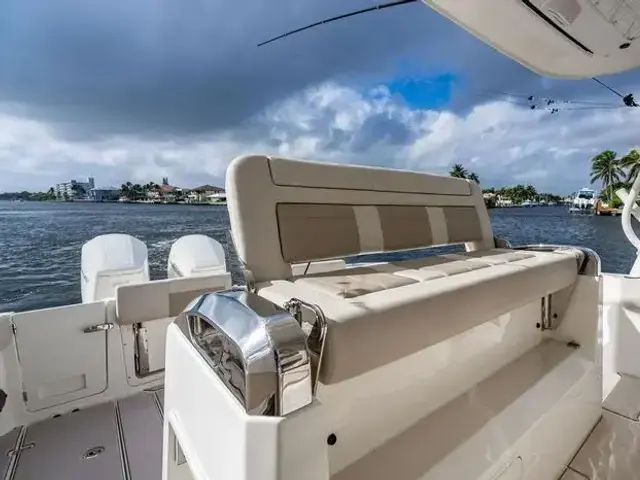 Boston Whaler 420 Outrage