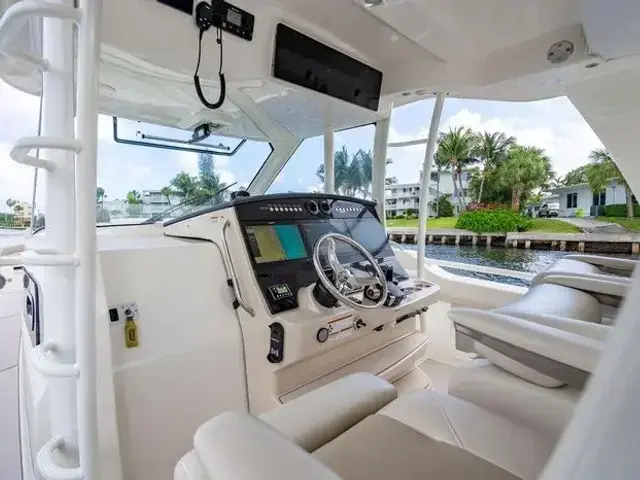 Boston Whaler 420 Outrage