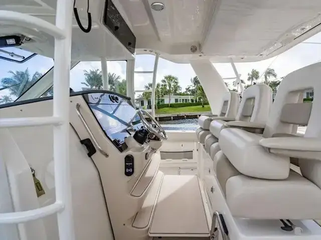 Boston Whaler 420 Outrage