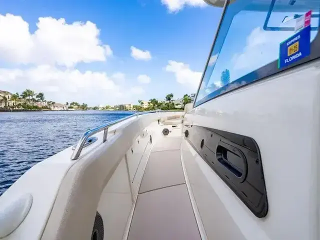 Boston Whaler 420 Outrage