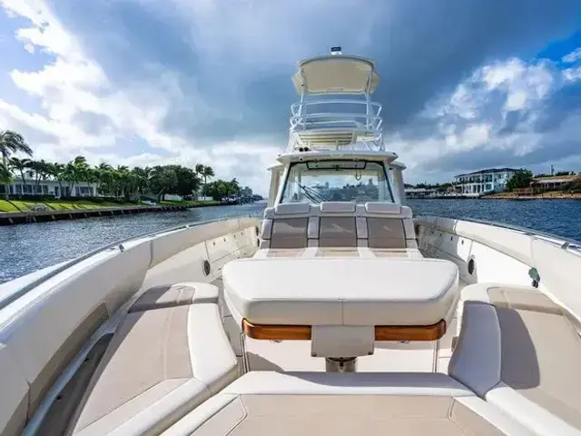 Boston Whaler 420 Outrage