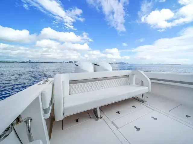 Intrepid 327 Center Console