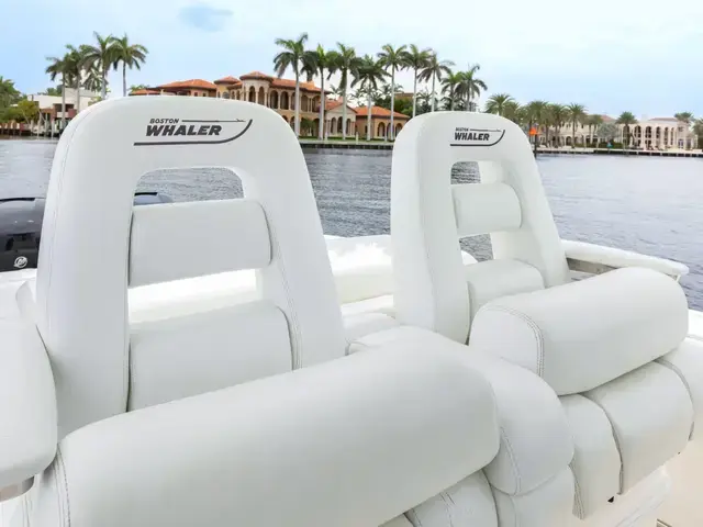 Boston Whaler 320 Outrage