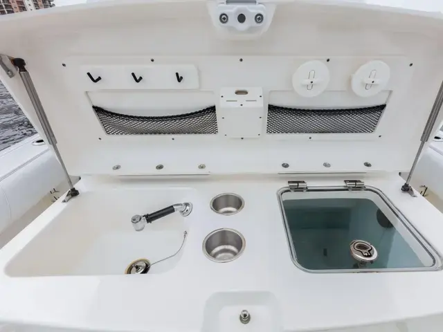 Boston Whaler 320 Outrage