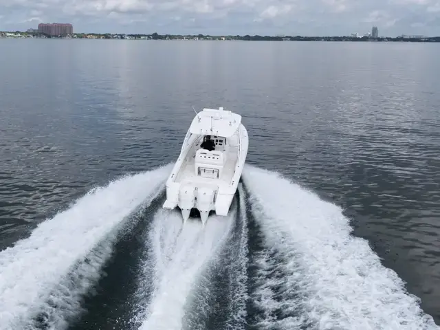 Intrepid 327 Center Console