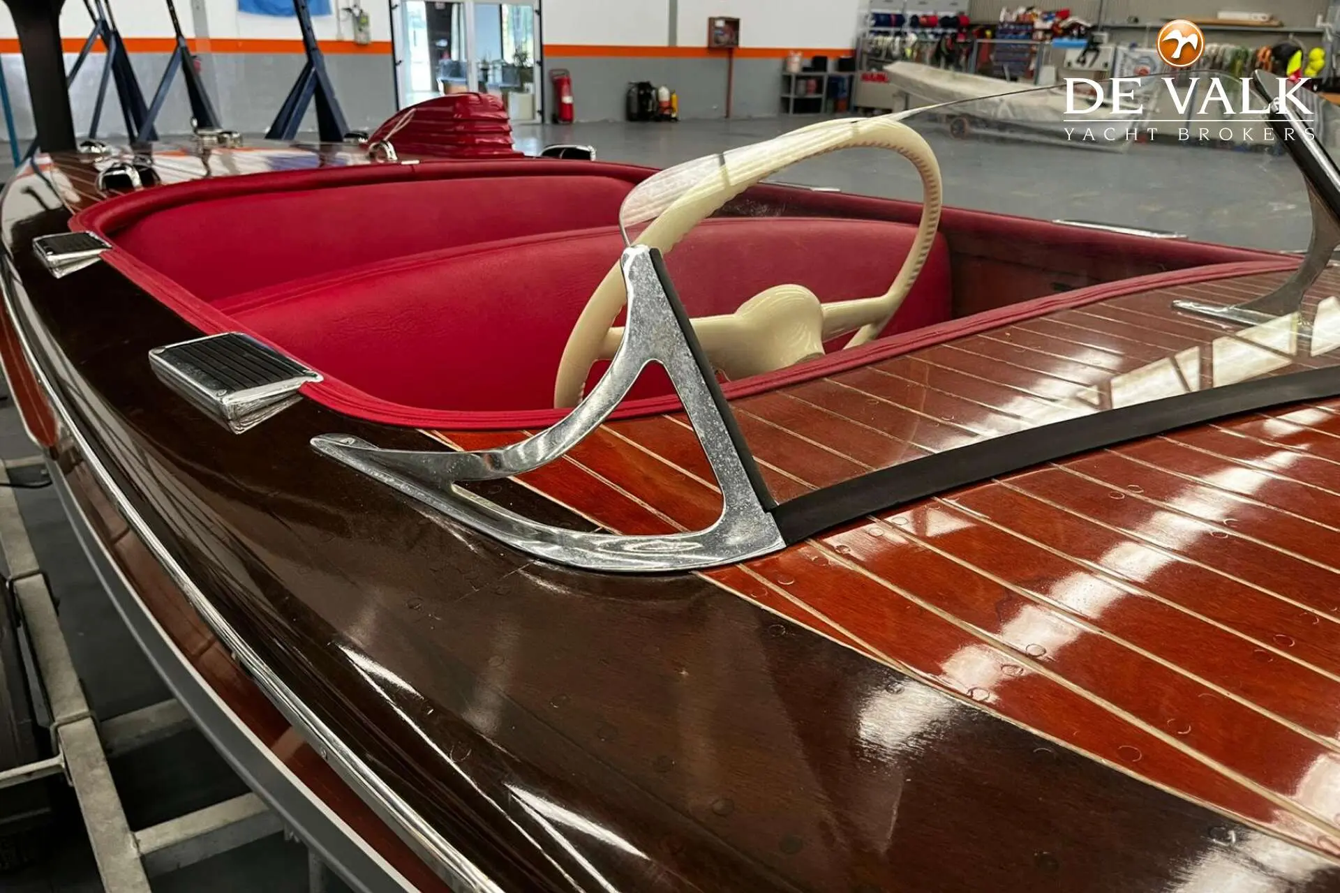 1947 Ultimate 190 bowrider