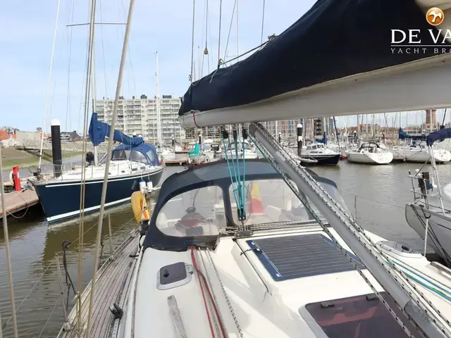 Hanse 371