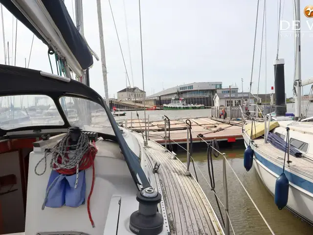 Hanse 371