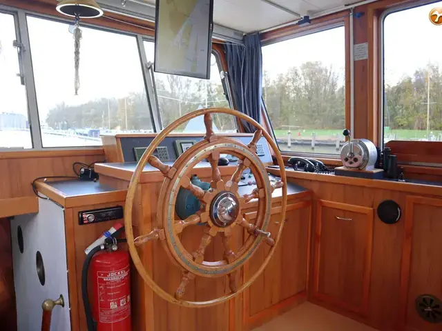 Luxe Motor 22 M